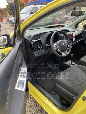 Toyota Vitz 1.3 AWD 5dr 2015 Yellow