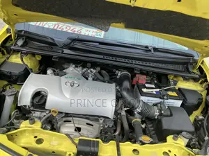 Toyota Vitz 1.3 AWD 5dr 2015 Yellow