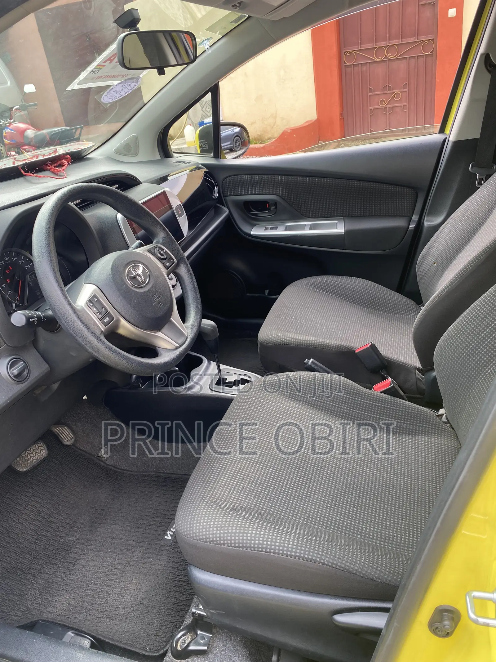 Toyota Vitz 1.3 AWD 5dr 2015 Yellow