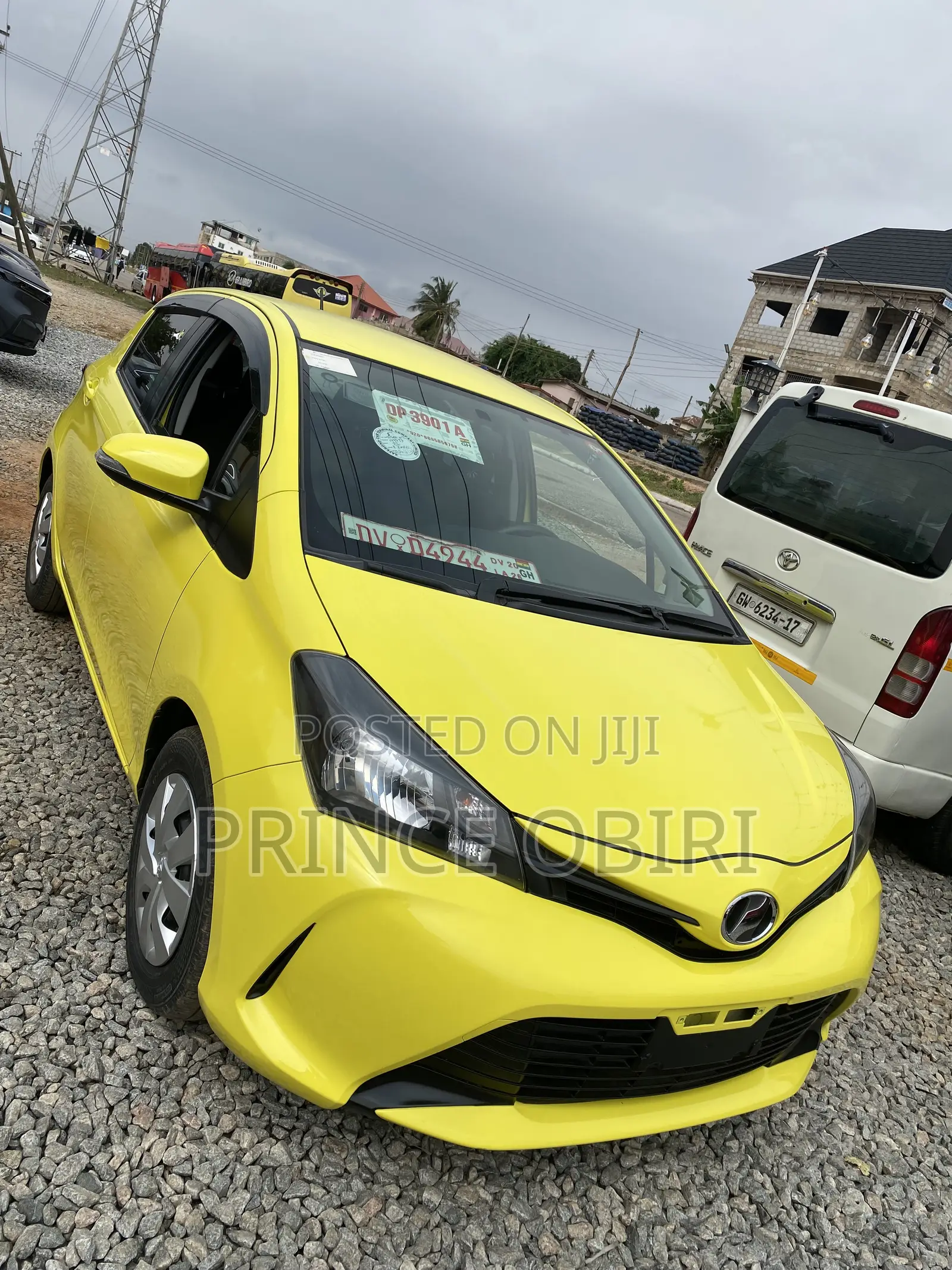 Toyota Vitz 1.3 AWD 5dr 2015 Yellow