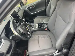 Toyota RAV4 XLE 2021 Gray