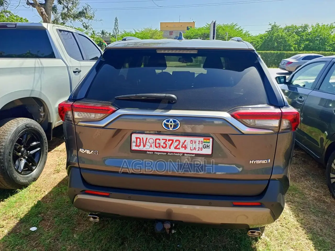 Toyota RAV4 XLE 2021 Gray