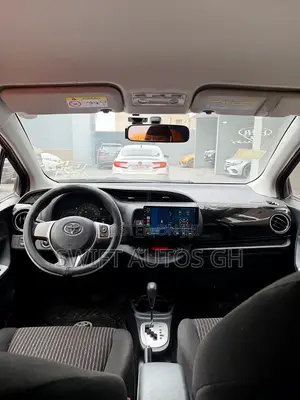 Toyota Vitz 1.3 FWD 5dr 2015 Pink