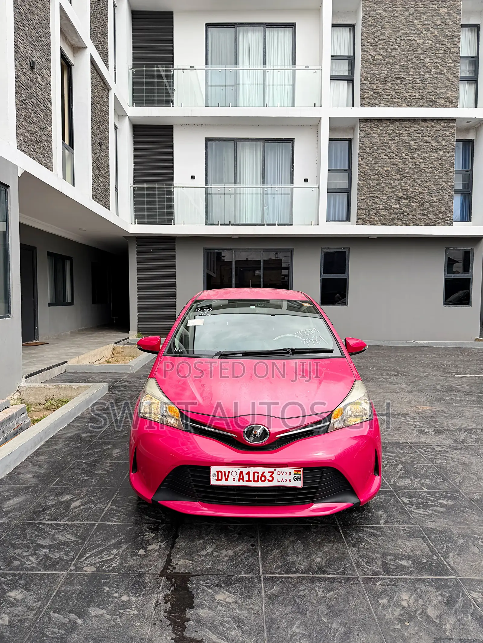 Toyota Vitz 1.3 FWD 5dr 2015 Pink