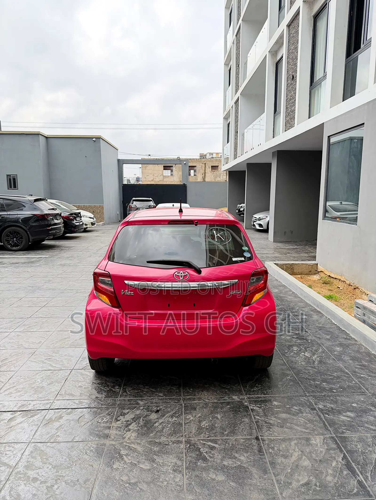 Toyota Vitz 1.3 FWD 5dr 2015 Pink