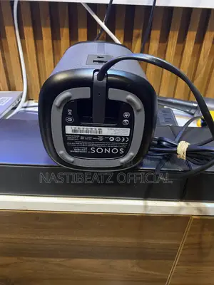 Two Sonos Play 1 Black and White