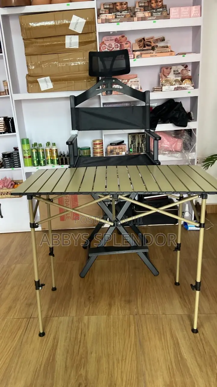 Foldable Stylist Table
