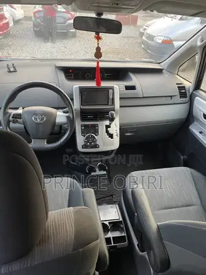 Toyota Voxy ZS 4WD 8-Seater 2013 Black
