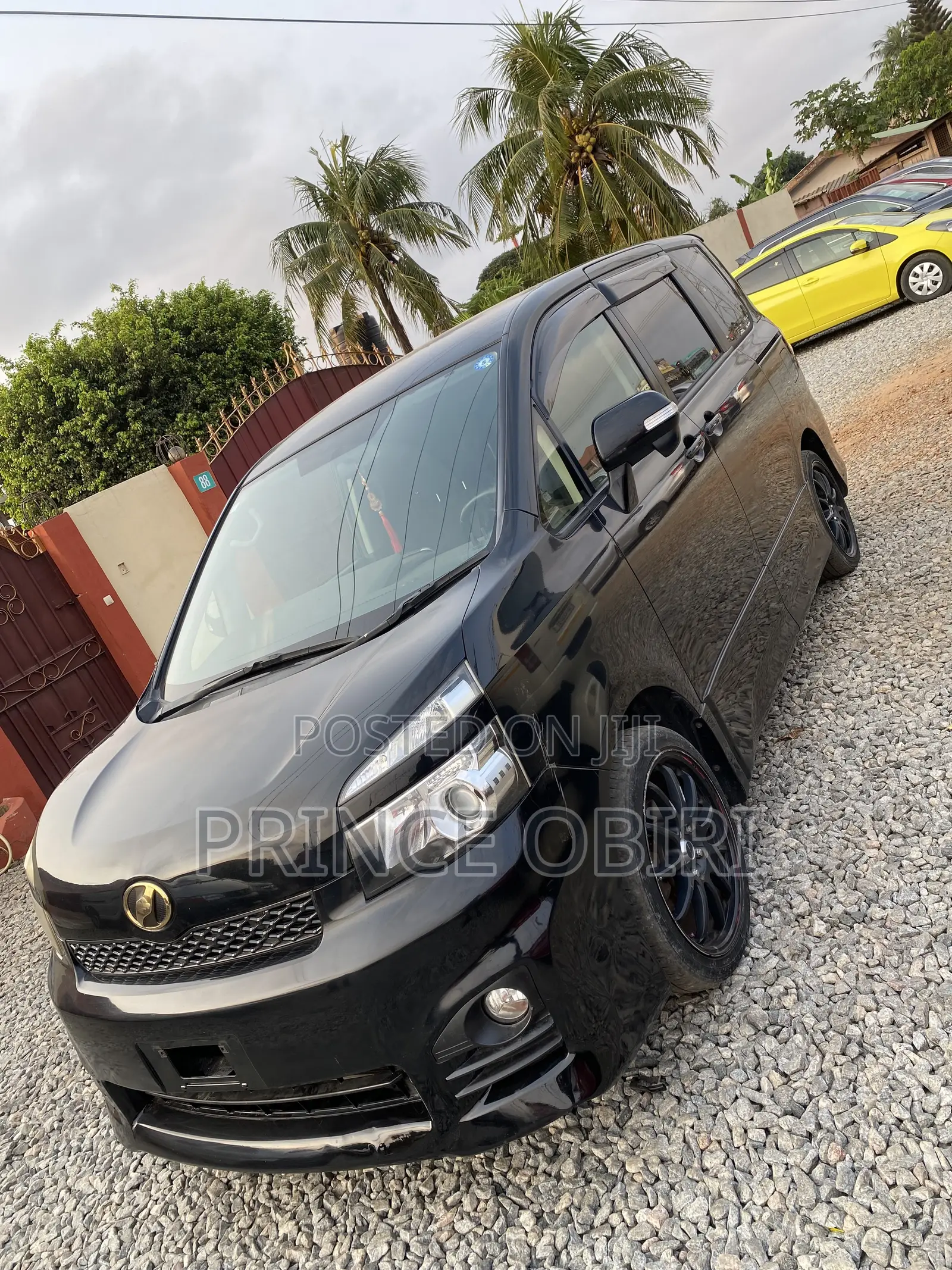 Toyota Voxy ZS 4WD 8-Seater 2013 Black