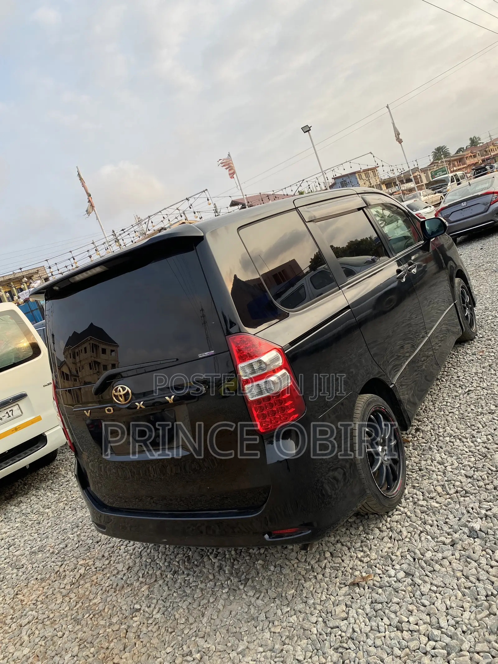 Toyota Voxy ZS 4WD 8-Seater 2013 Black