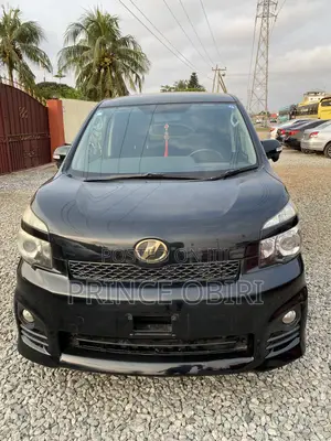 Toyota Voxy ZS 4WD 8-Seater 2013 Black