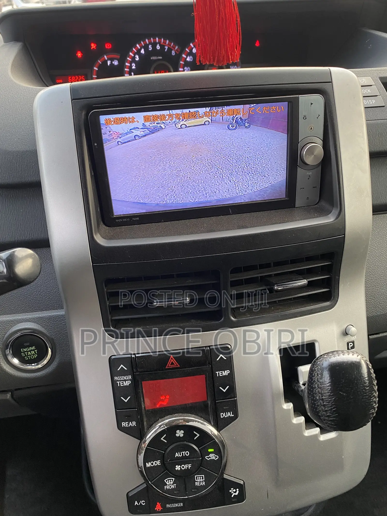 Toyota Voxy ZS 4WD 8-Seater 2013 Black
