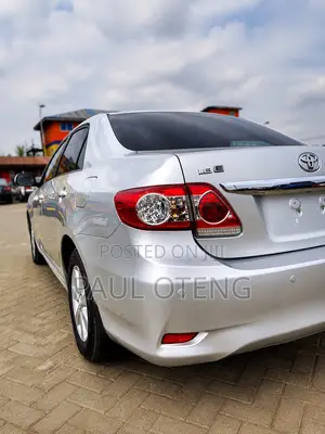 Toyota Corolla LE Special Edition 4dr Sedan (1.8L 4cyl 4A) 2013 Silver