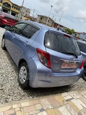 Toyota Vitz 1.3 AWD 5dr 2012 Blue