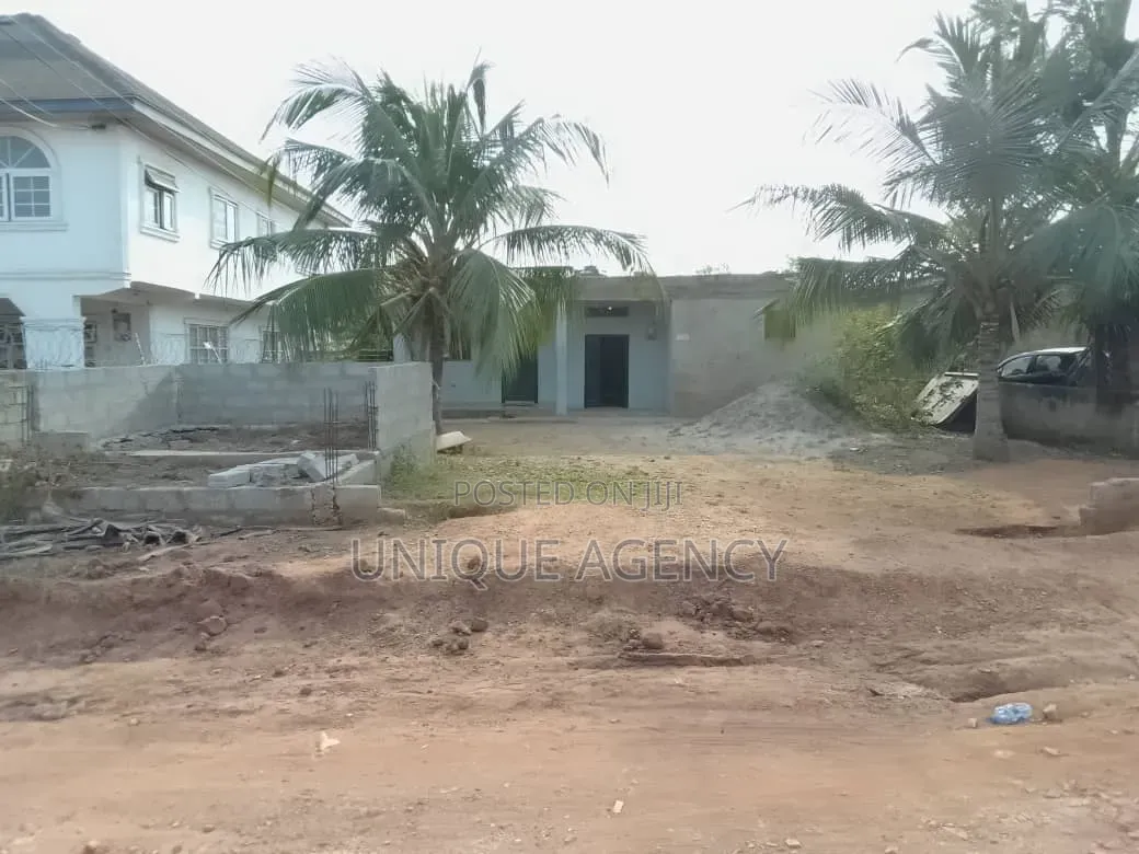 7bdrm Apartment in Ghana Flag for sale