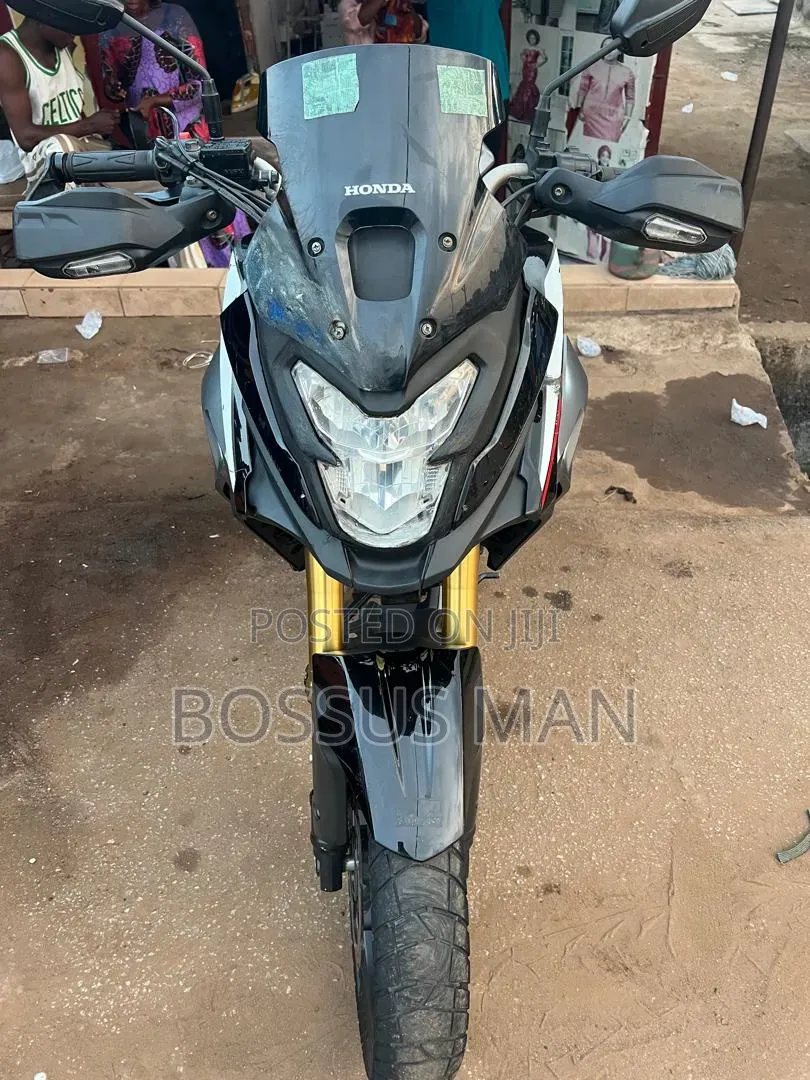 Honda CB 2025 Black