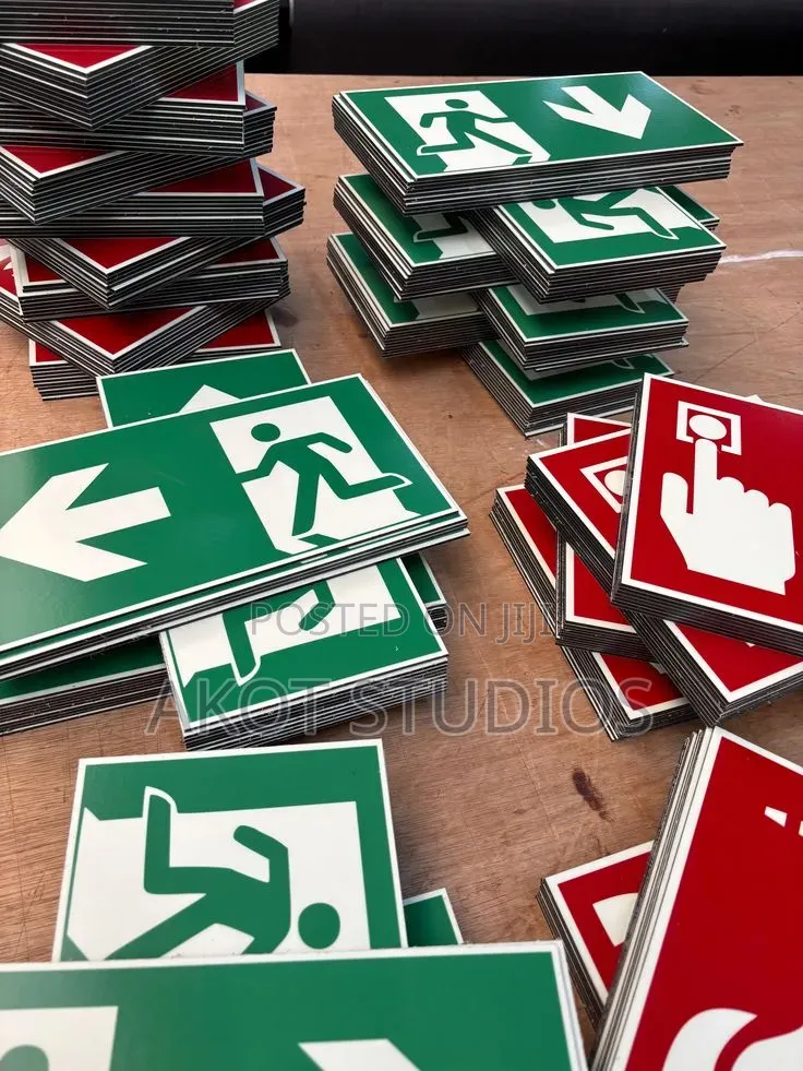 3D and 2D Signage