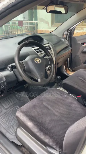 Toyota Yaris 2010 White