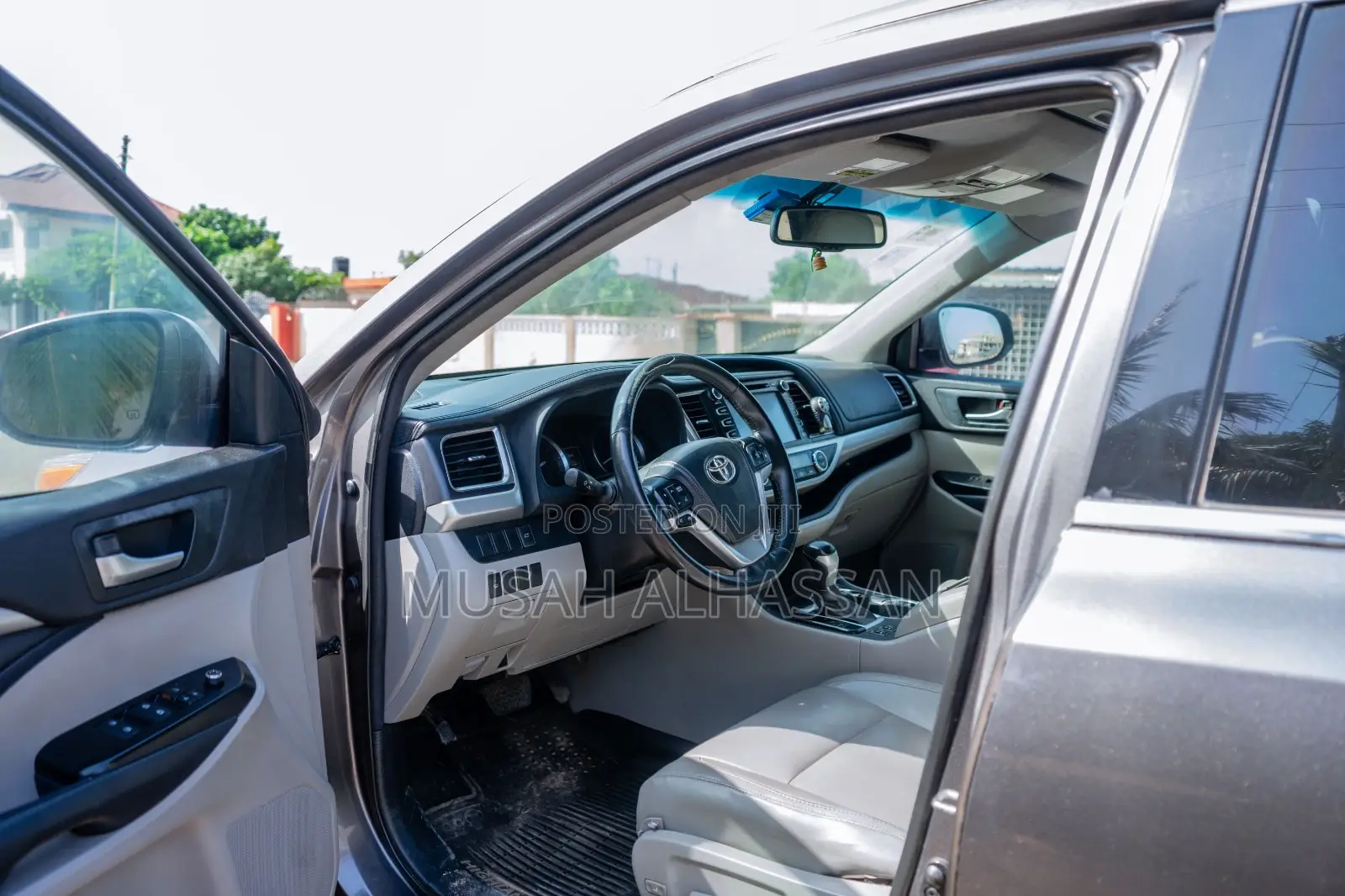 Toyota Highlander LE 4dr SUV (3.5L 6cyl 6A) 2014 Beige
