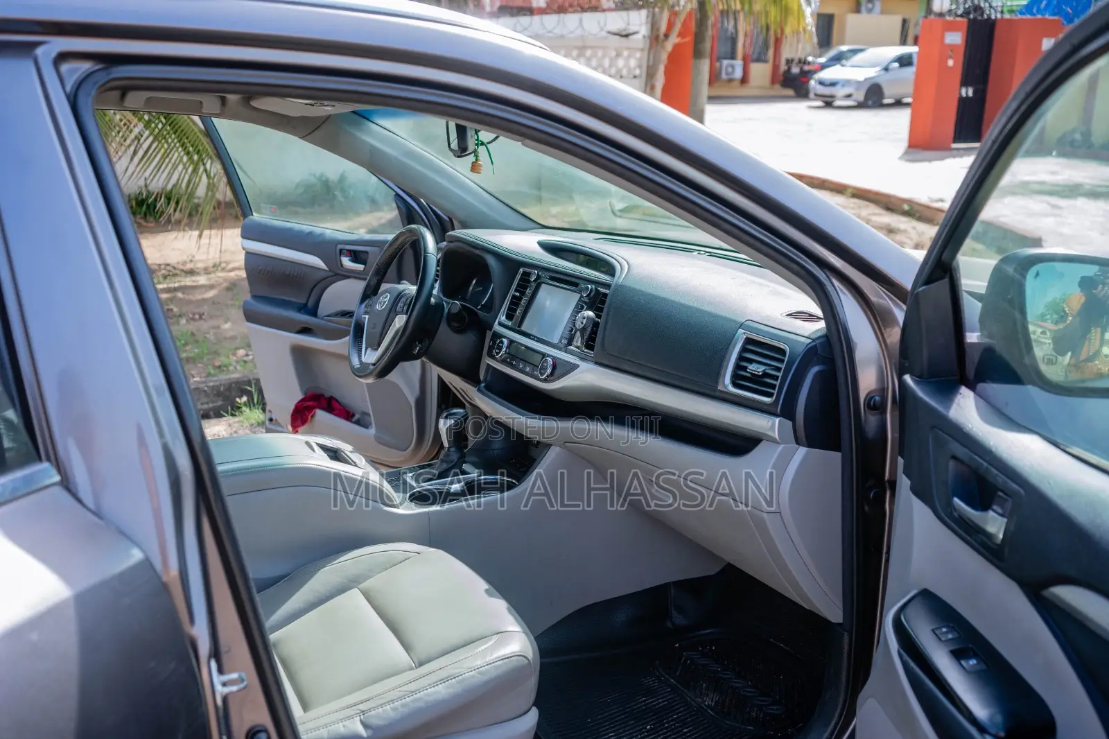 Toyota Highlander LE 4dr SUV (3.5L 6cyl 6A) 2014 Beige