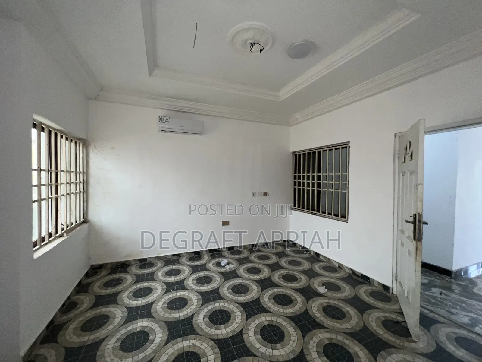 8bdrm Apartment in Kronum, Kumasi Metropolitan for sale