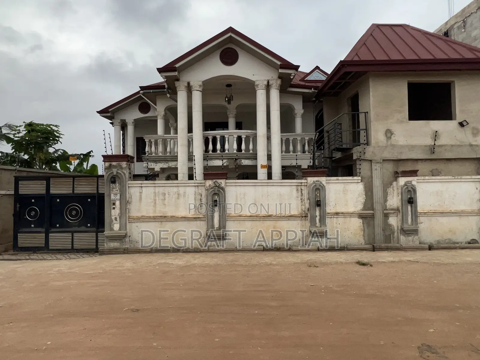 8bdrm Apartment in Kronum, Kumasi Metropolitan for sale