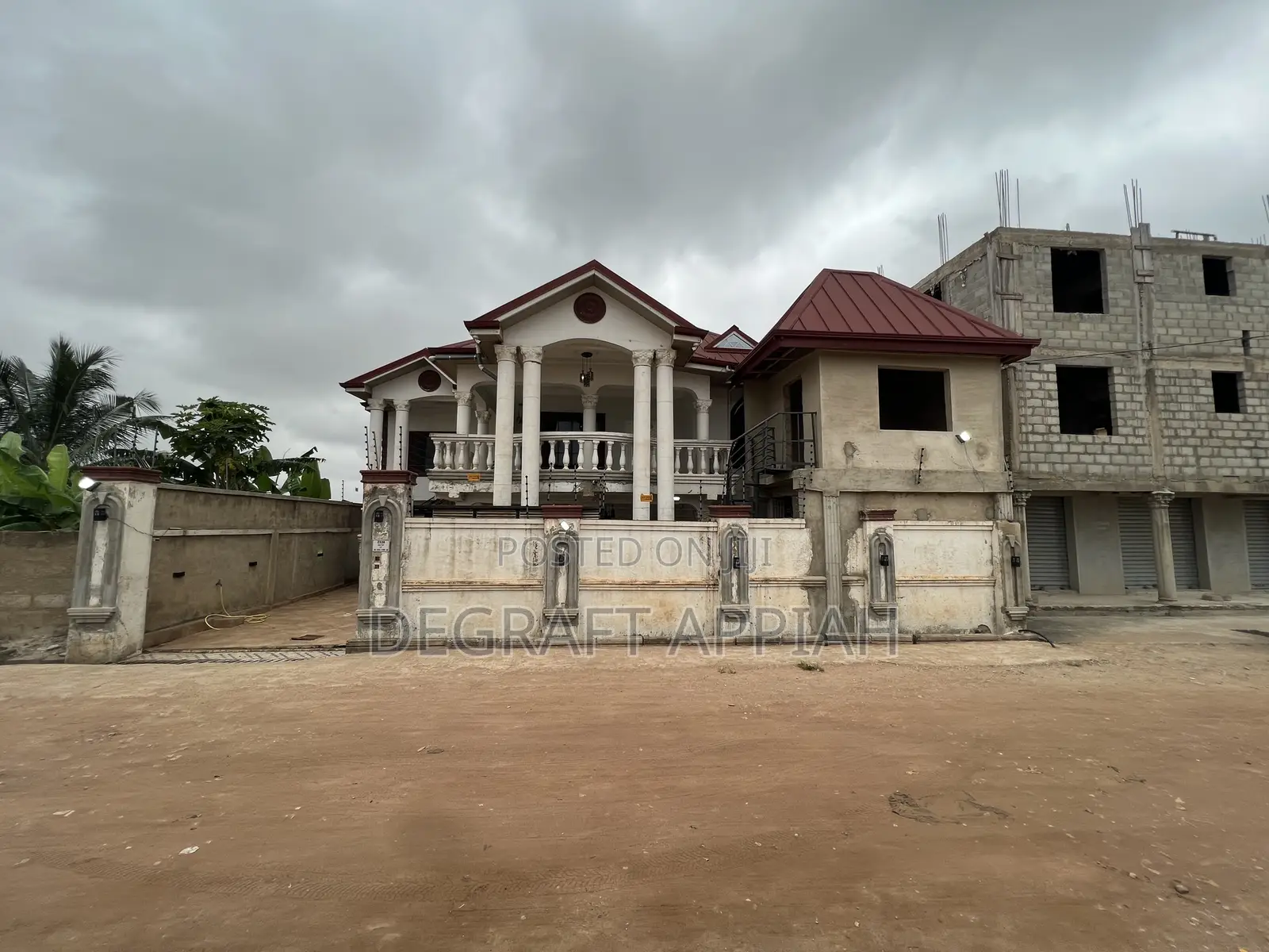 8bdrm Apartment in Kronum, Kumasi Metropolitan for sale