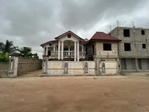 8bdrm Apartment in Kronum, Kumasi Metropolitan for sale