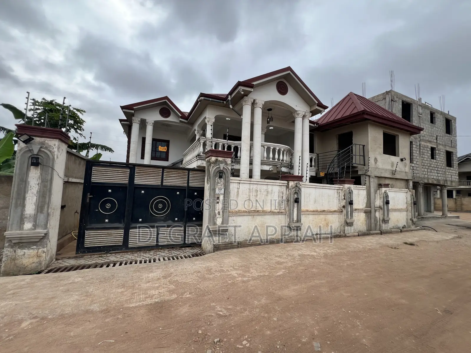 8bdrm Apartment in Kronum, Kumasi Metropolitan for sale