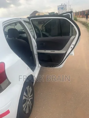 Toyota Vitz 1.3 AWD 5dr 2010 White