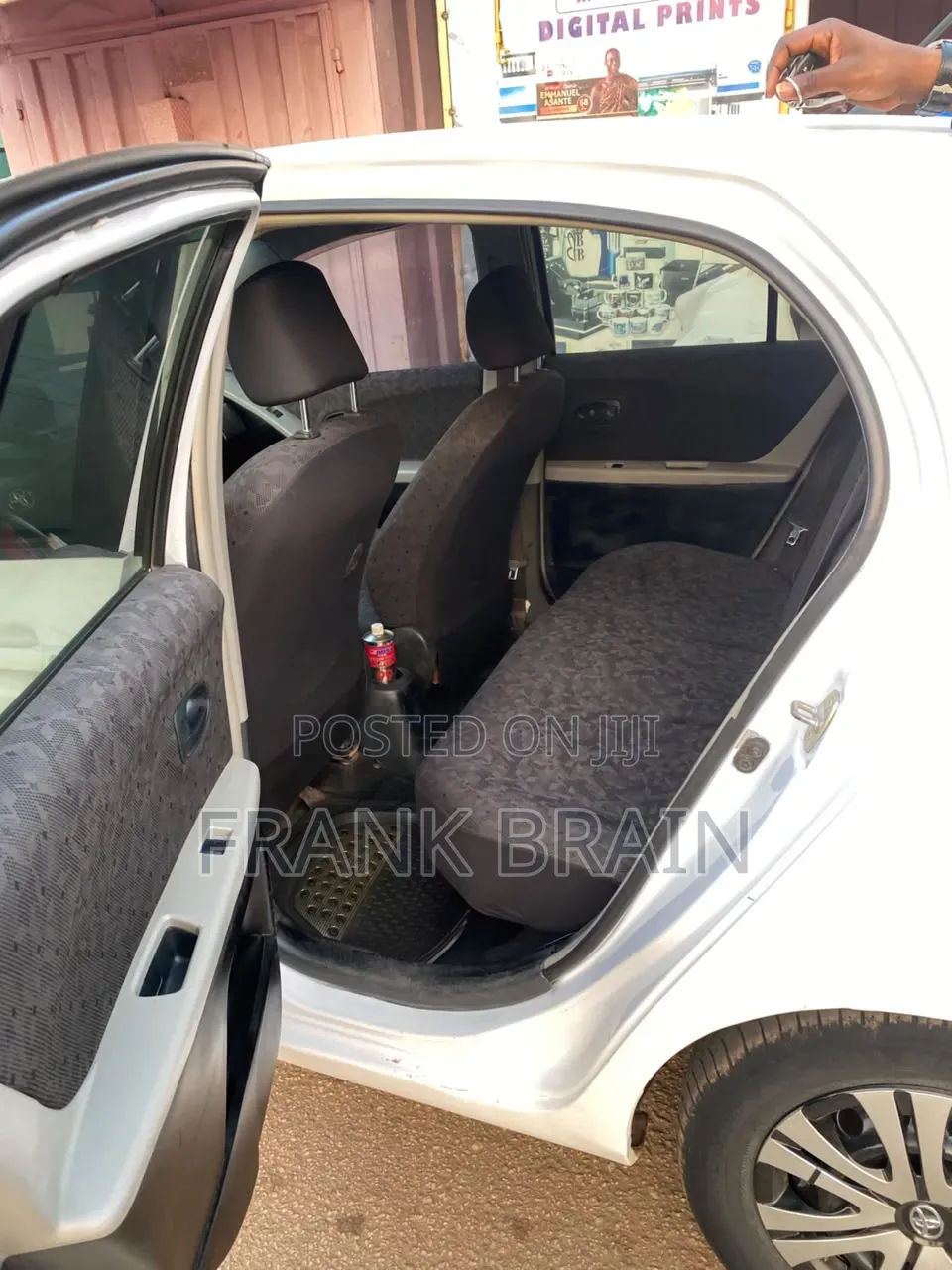 Toyota Vitz 1.3 AWD 5dr 2010 White