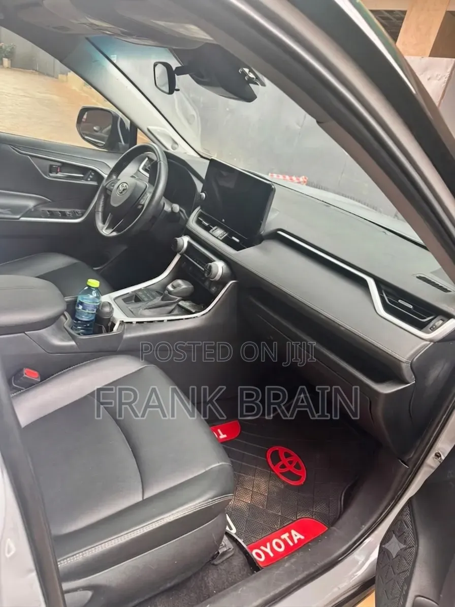 Toyota RAV4 XLE FWD 2024 Gray