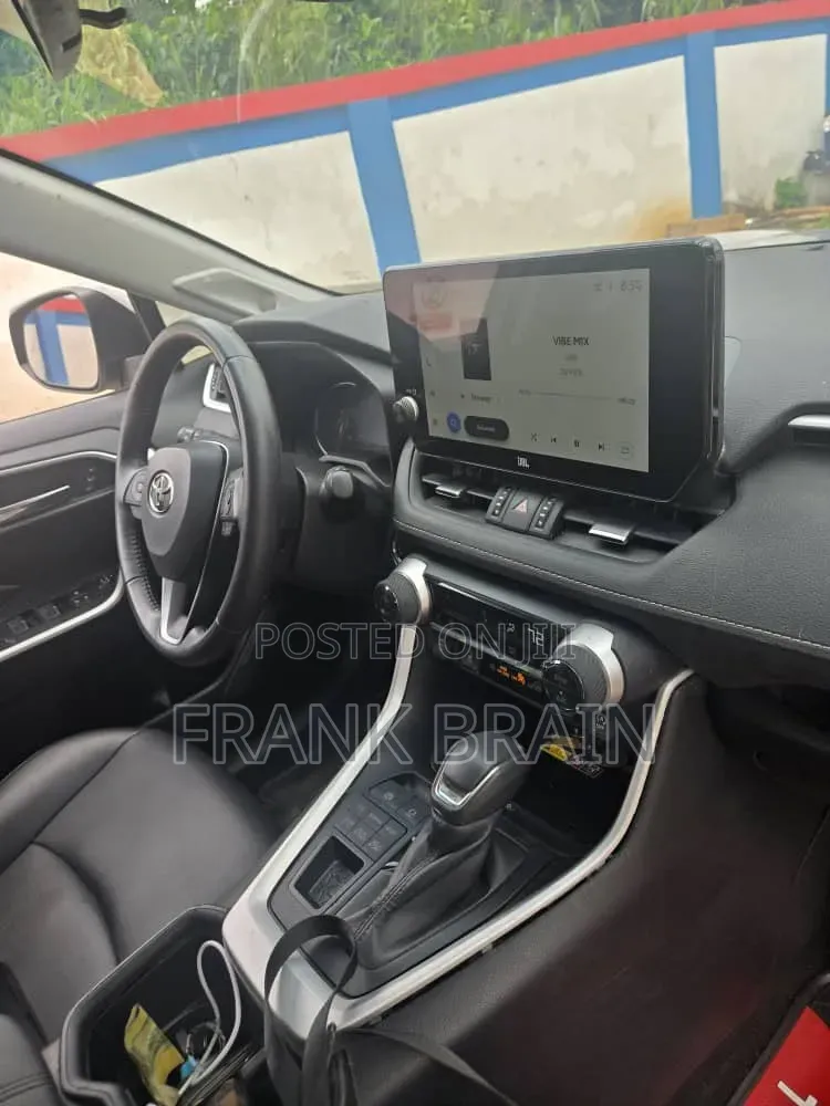 Toyota RAV4 XLE FWD 2024 Gray