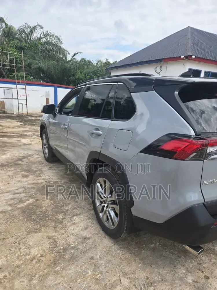 Toyota RAV4 XLE FWD 2024 Gray
