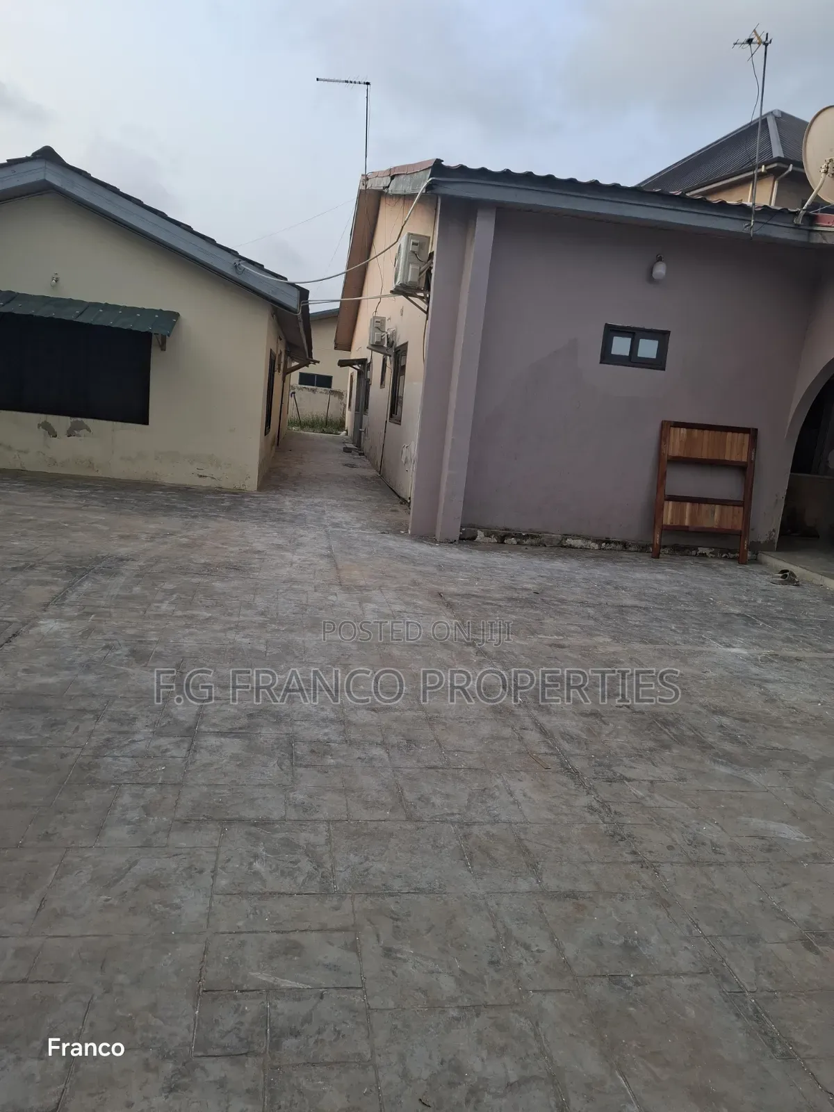 3bdrm Apartment in Kg Franco Properties, Baatsona Total for rent
