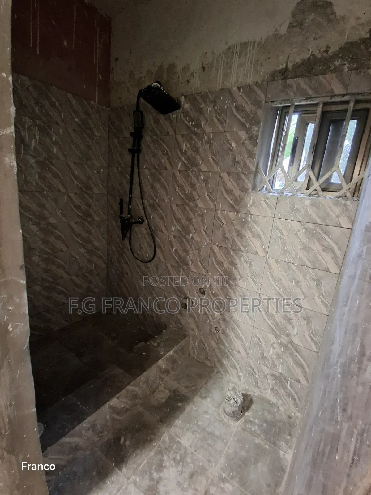 3bdrm Apartment in Kg Franco Properties, Baatsona Total for rent