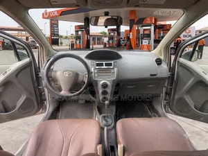 Toyota Vitz 2010 Silver