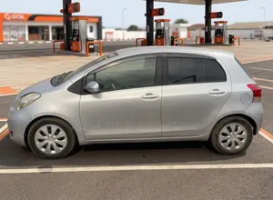 Toyota Vitz 2010 Silver