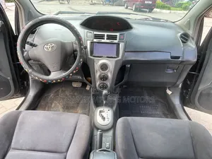 Toyota Vitz 2010 Black