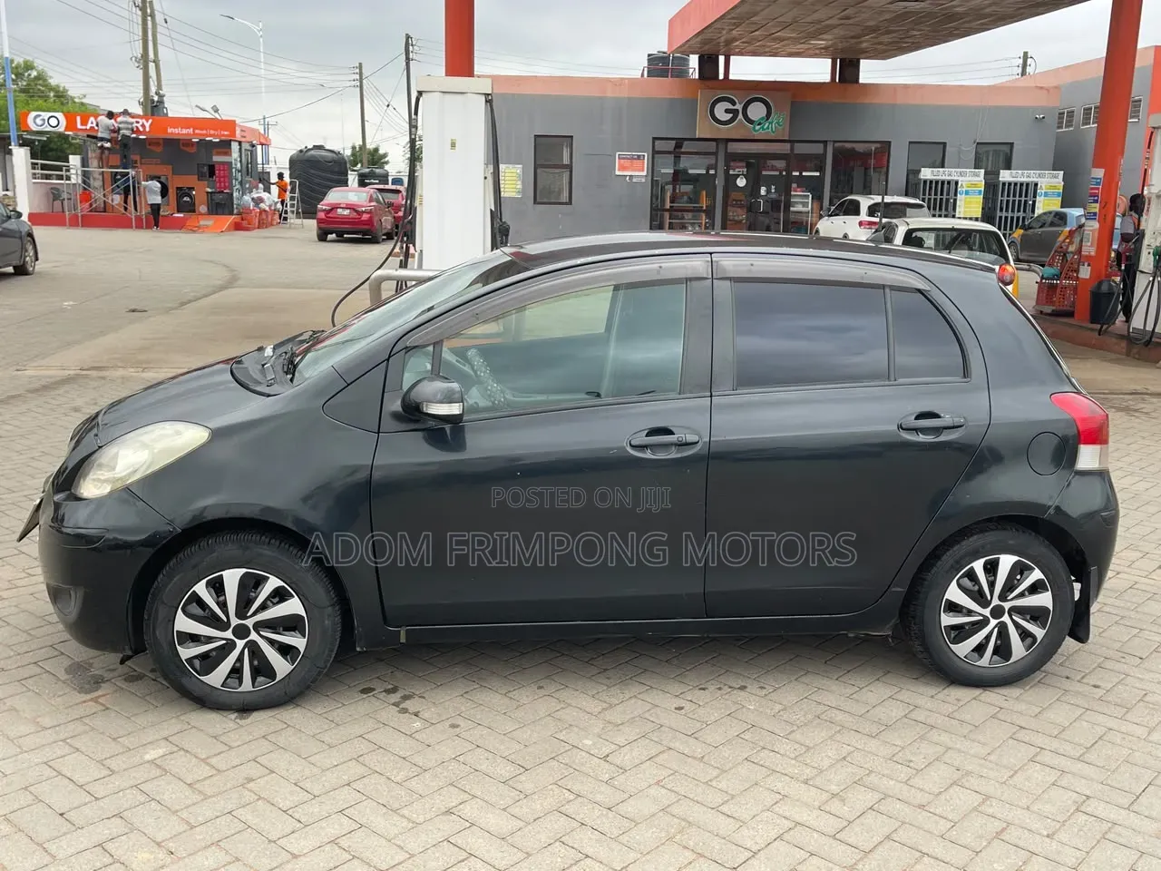 Toyota Vitz 2010 Black