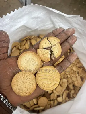 Broken Biscuit for Pigs and Broilers
