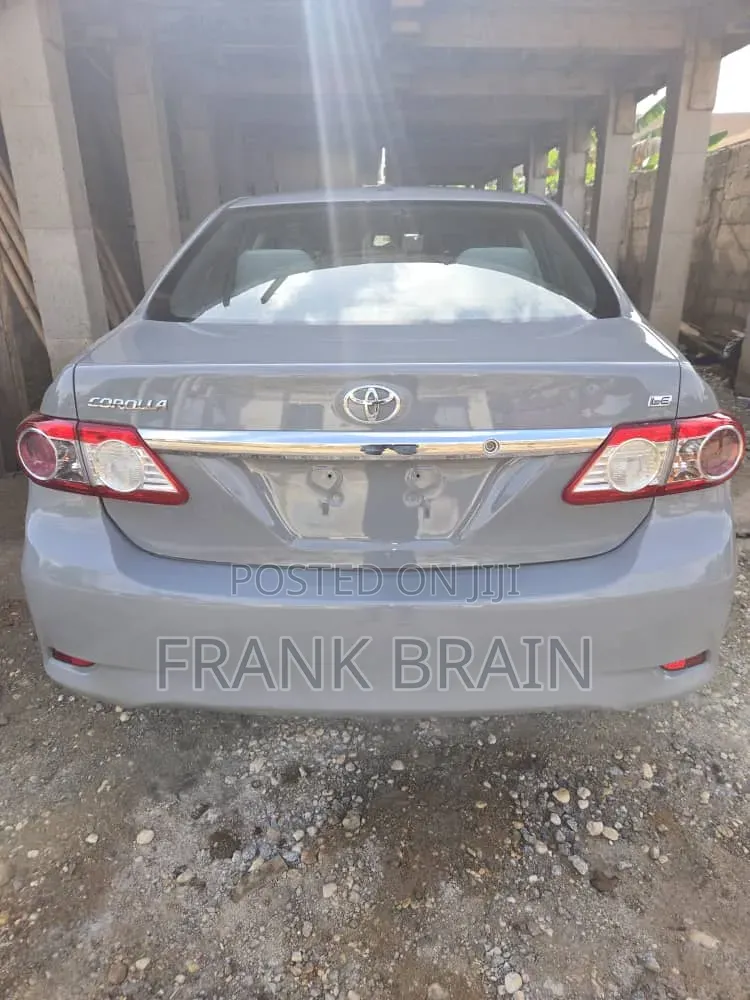 Toyota Corolla LE 4dr Sedan (1.8L 4cyl 4A) 2013 Gray