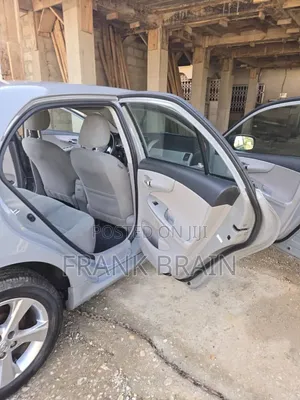 Toyota Corolla LE 4dr Sedan (1.8L 4cyl 4A) 2013 Gray
