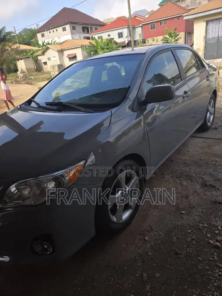 Toyota Corolla LE 4dr Sedan (1.8L 4cyl 4A) 2013 Gray