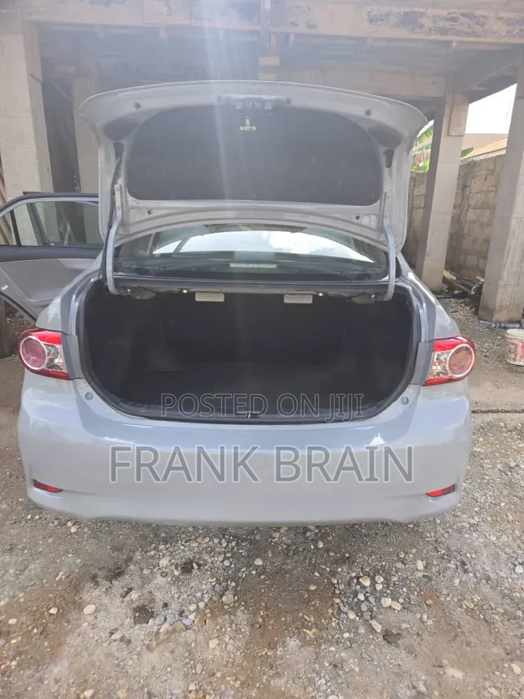 Toyota Corolla LE 4dr Sedan (1.8L 4cyl 4A) 2013 Gray