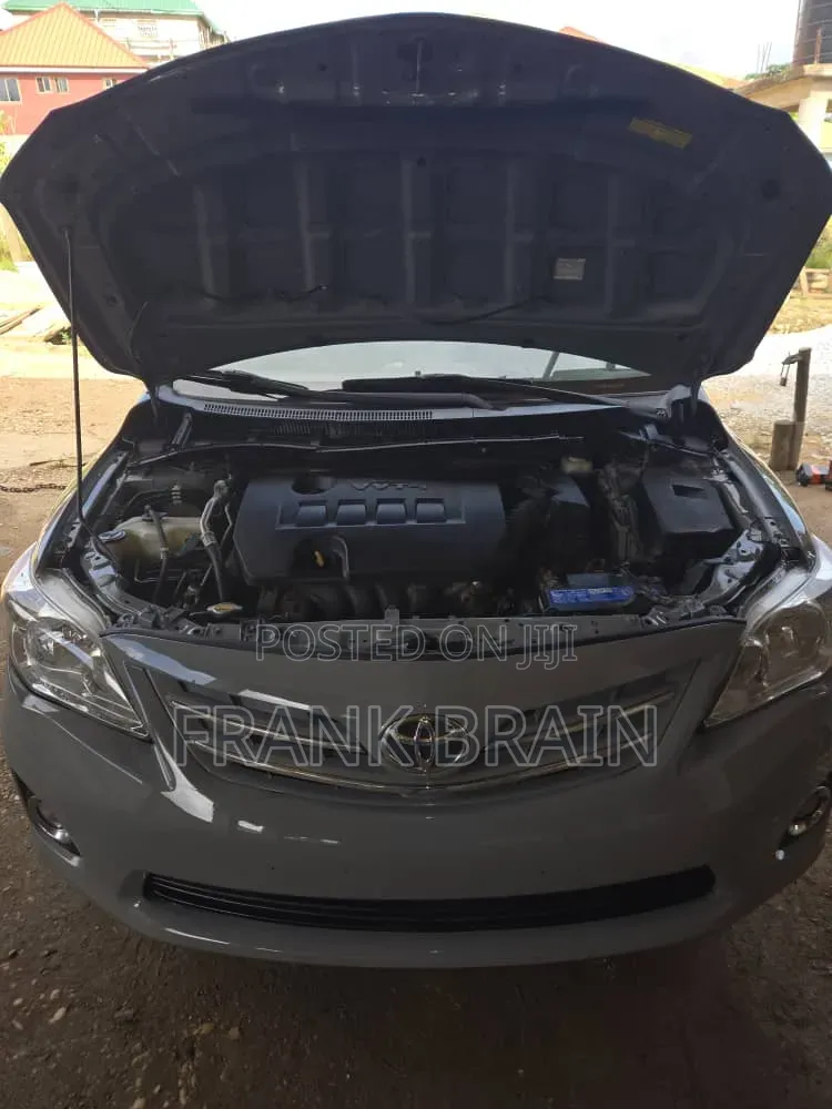 Toyota Corolla LE 4dr Sedan (1.8L 4cyl 4A) 2013 Gray