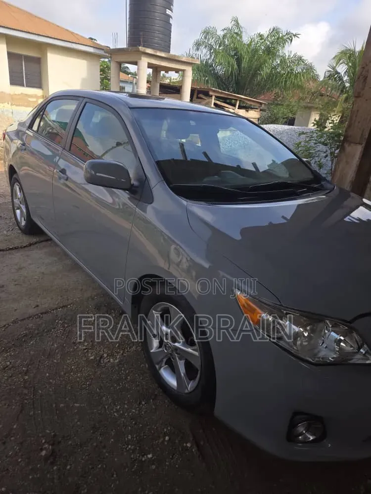Toyota Corolla LE 4dr Sedan (1.8L 4cyl 4A) 2013 Gray