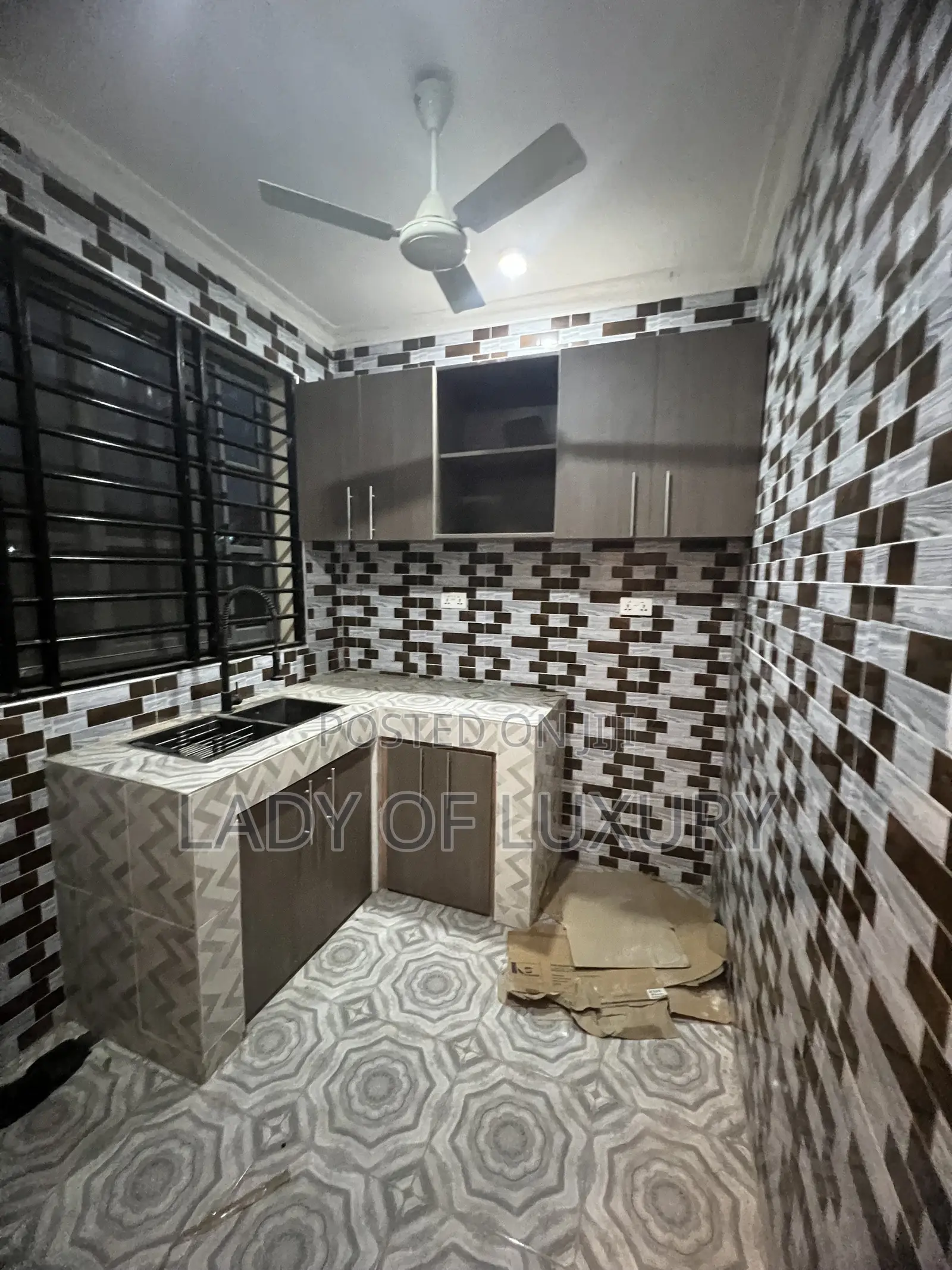 Mini Flat in Lady Of Luxury, CP for rent