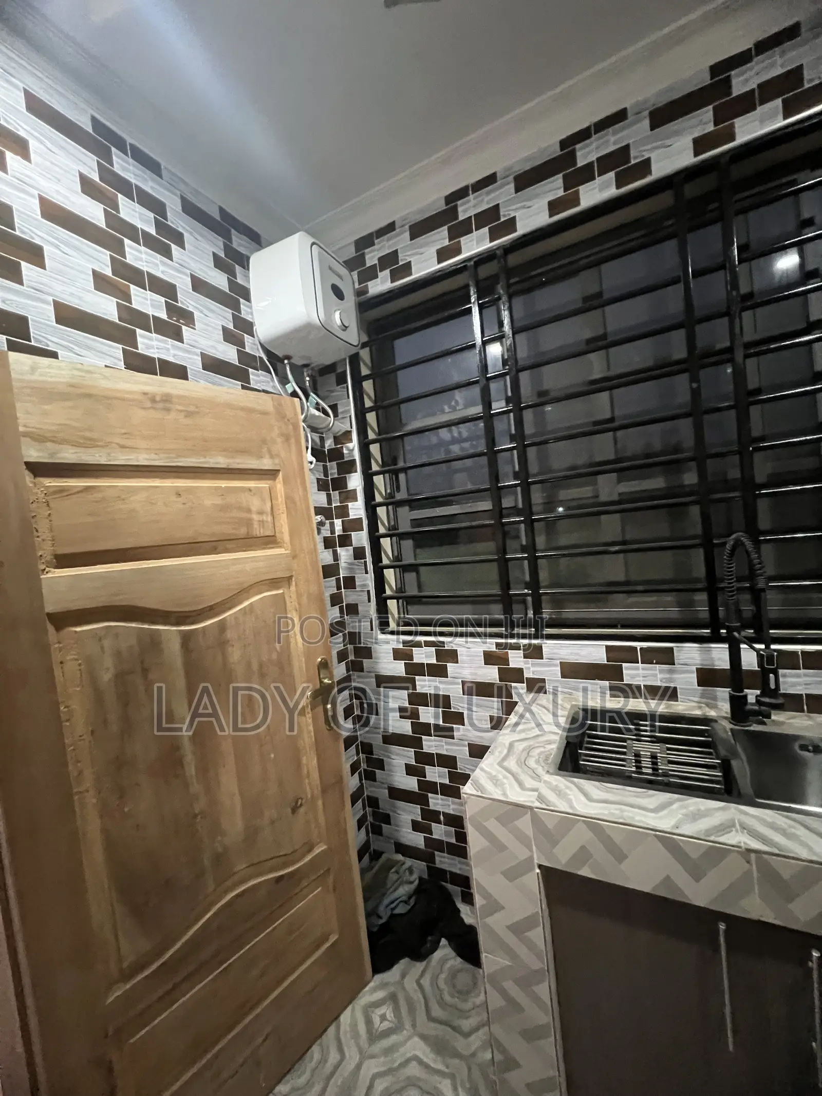 Mini Flat in Lady Of Luxury, CP for rent
