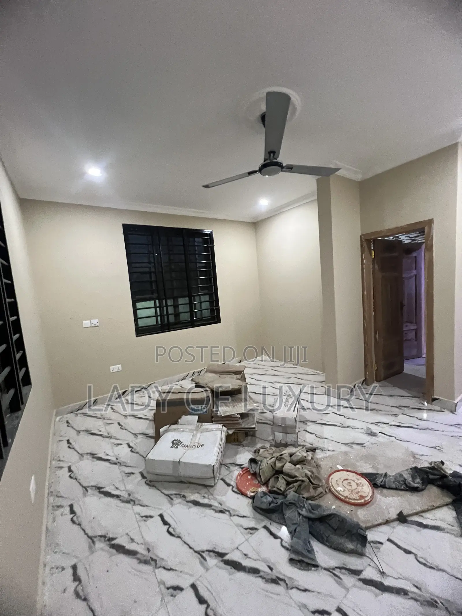 Mini Flat in Lady Of Luxury, CP for rent